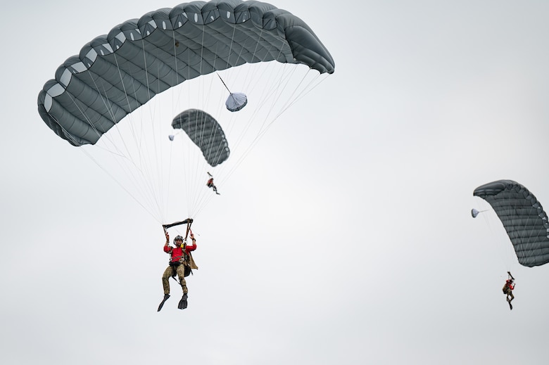 Photo of Airmen parachuting