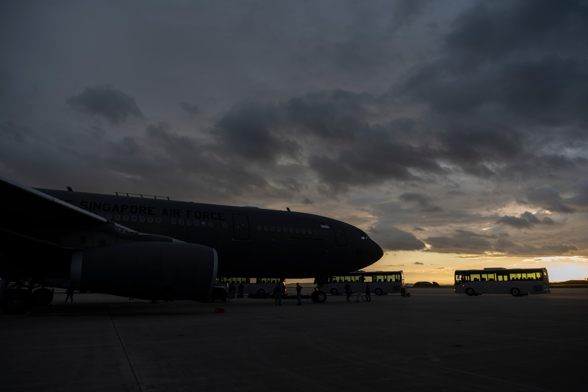 U.S. Air Force buses wait to transport newly arrived members of the Singapore Armed Forces on the flightline of Spangdahlem Air Base, Germany, Aug. 27, 2021.