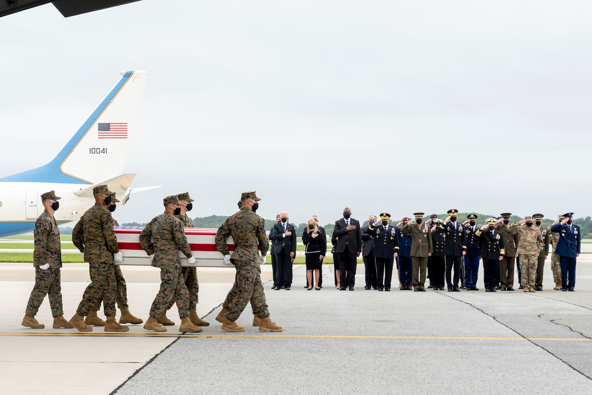 A U.S. Marine Corps carry team transfers the remains of Marine Corps Sgt. Nicole L. Gee of Sacramento, California, August 29, 2021 at Dover Air Force Base, Delaware. Gee was assigned to 2D Marine Logistics Group, II Marine Expeditionary Force, Camp Lejeune, North Carolina.  (U.S. Air Force photo by Jason Minto)