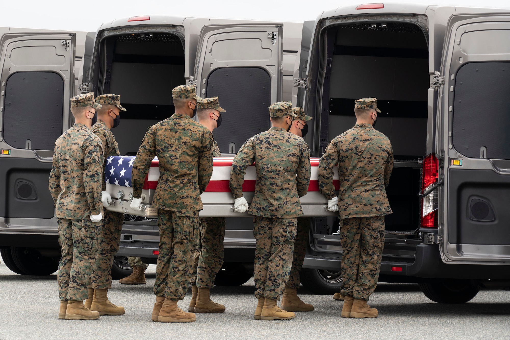 A U.S. Marine Corps carry team transfers the remains of Marine Corps Sgt. Nicole L. Gee of Sacramento, California, August 29, 2021 at Dover Air Force Base, Delaware. Gee was assigned to 2D Marine Logistics Group, II Marine Expeditionary Force, Camp Lejeune, North Carolina.  (U.S. Air Force photo by Jason Minto)