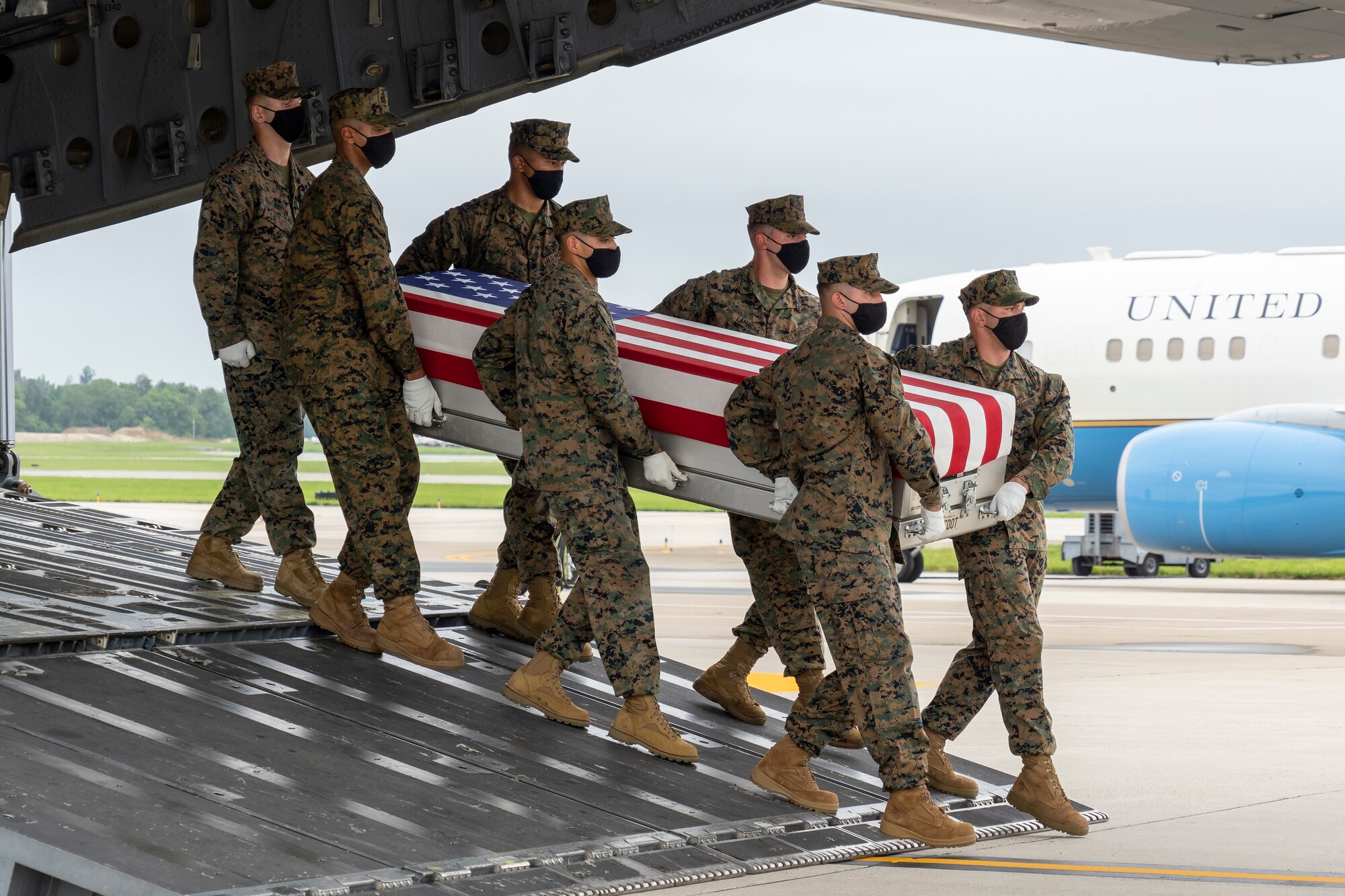 A U.S. Marine Corps carry team transfers the remains of Marine Corps Sgt. Nicole L. Gee of Sacramento, California, August 29, 2021 at Dover Air Force Base, Delaware. Gee was assigned to 2D Marine Logistics Group, II Marine Expeditionary Force, Camp Lejeune, North Carolina.  (U.S. Air Force photo by Jason Minto)
