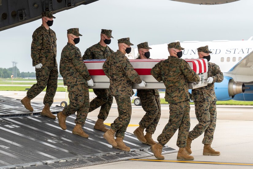 A U.S. Marine Corps carry team transfers the remains of Marine Corps Lance Cpl. David L. Espinoza of Rio Bravo, Texas, Aug. 29, 2021 at Dover Air Force Base, Delaware. Espinoza was assigned to 2nd Battalion, 1st Marine Regiment, 1st Marine Division, I Marine Expeditionary Force, Camp Pendleton, California. (U.S. Air Force photo by Jason Minto)