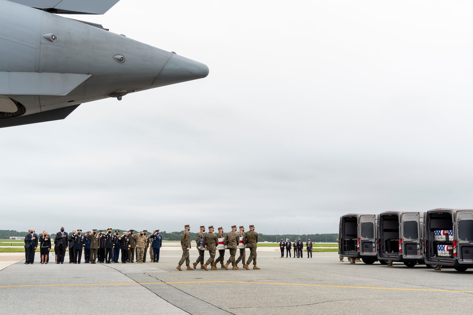 A U.S. Marine Corps carry team transfers the remains of Marine Corps Lance Cpl. David L. Espinoza of Rio Bravo, Texas, Aug. 29, 2021 at Dover Air Force Base, Delaware. Espinoza was assigned to 2nd Battalion, 1st Marine Regiment, 1st Marine Division, I Marine Expeditionary Force, Camp Pendleton, California. (U.S. Air Force photo by Jason Minto)