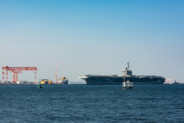 The Nimitz-class aircraft carrier, USS Carl Vinson (CVN 70), navigates Tokyo Bay on the way to Commander, Fleet Activities Yokosuka for a scheduled port visit.