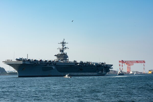 The Nimitz-class aircraft carrier, USS Carl Vinson (CVN 70), navigates Tokyo Bay on the way to Commander, Fleet Activities Yokosuka for a scheduled port visit.