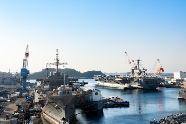 The Nimitz-class aircraft carrier, USS Carl Vinson (CVN 70), arrives at Commander, Fleet Activities Yokosuka for a scheduled port visit.