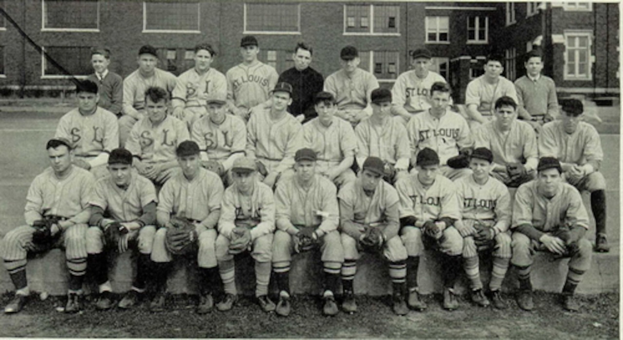 A baseball team poses for a photo.