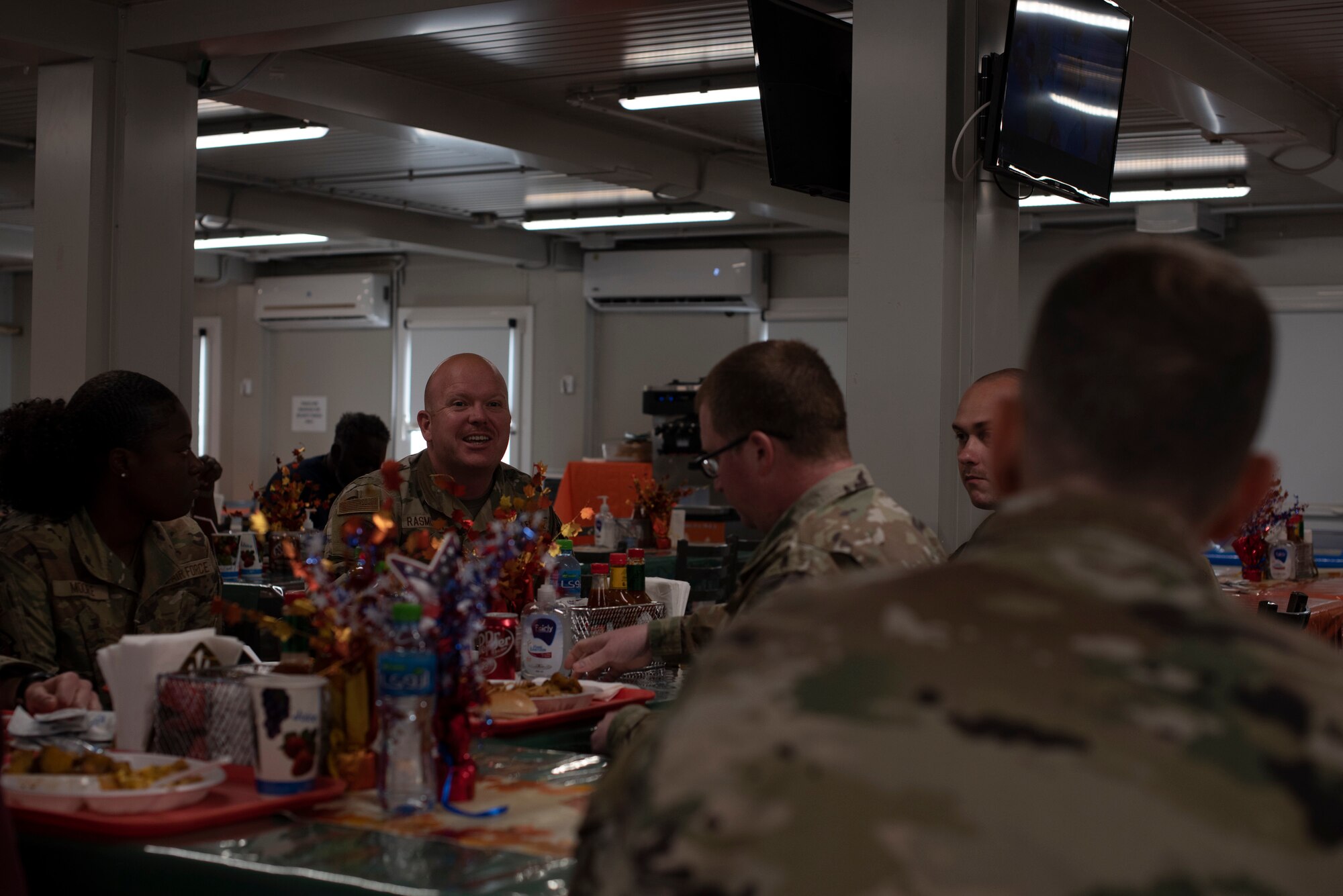 9th AF Commander visits Cargo City