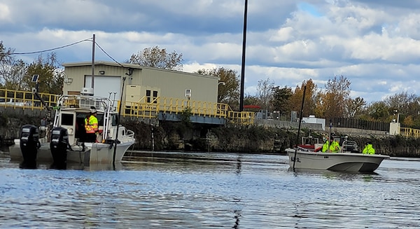 USACE test underwater speakers for invasive species multi-deterrent system at Brandon Road Lock and Dam