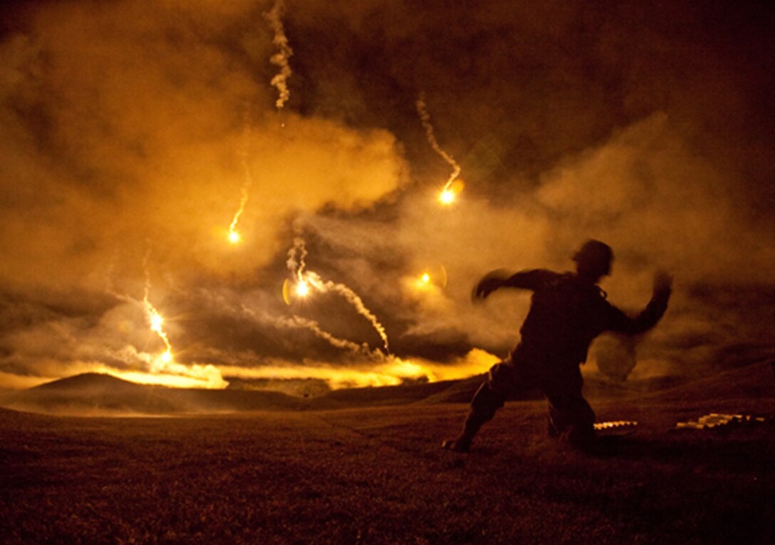 pyrotechnic grenade simulator