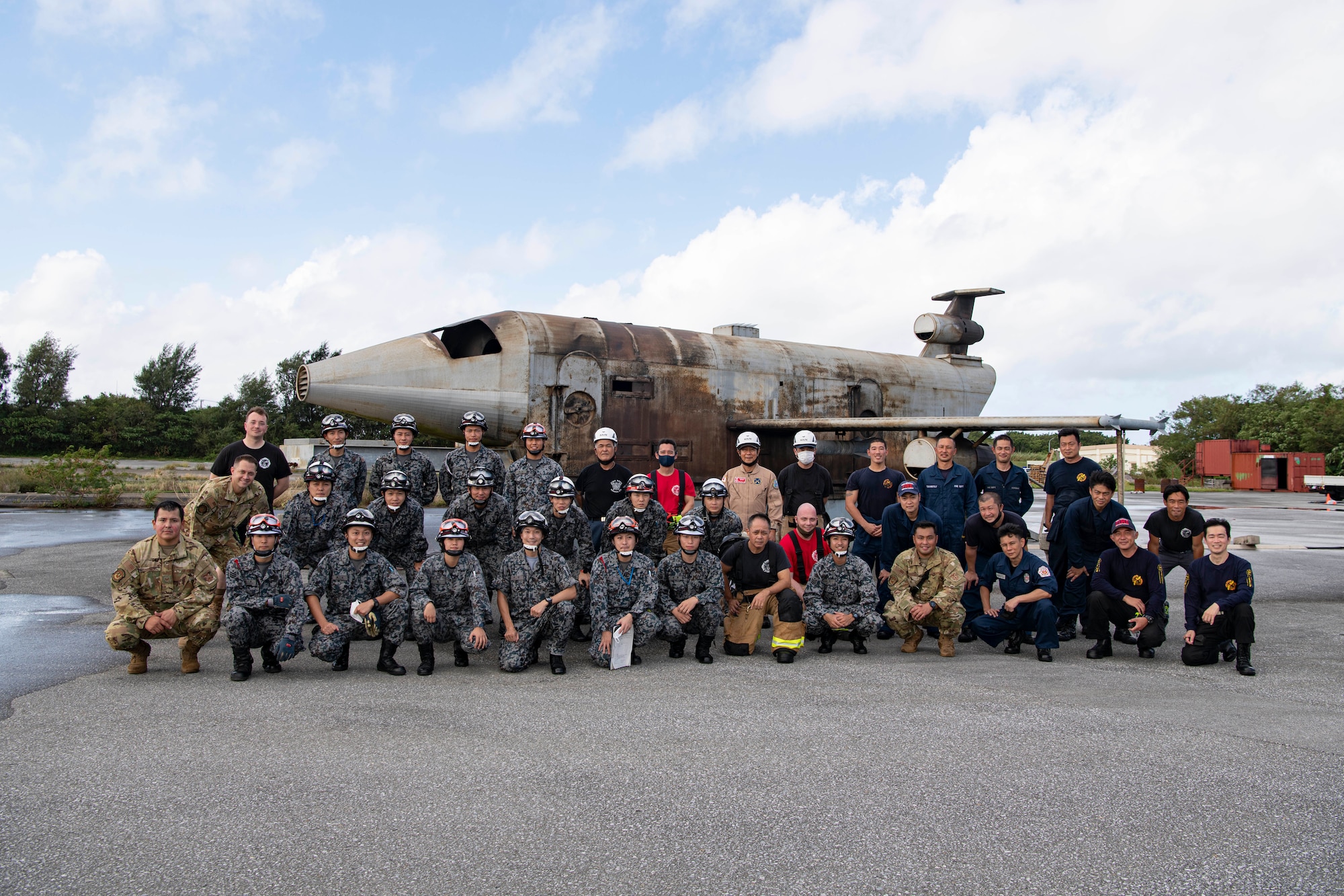 JASDF, USAF, CNRJ group photo.