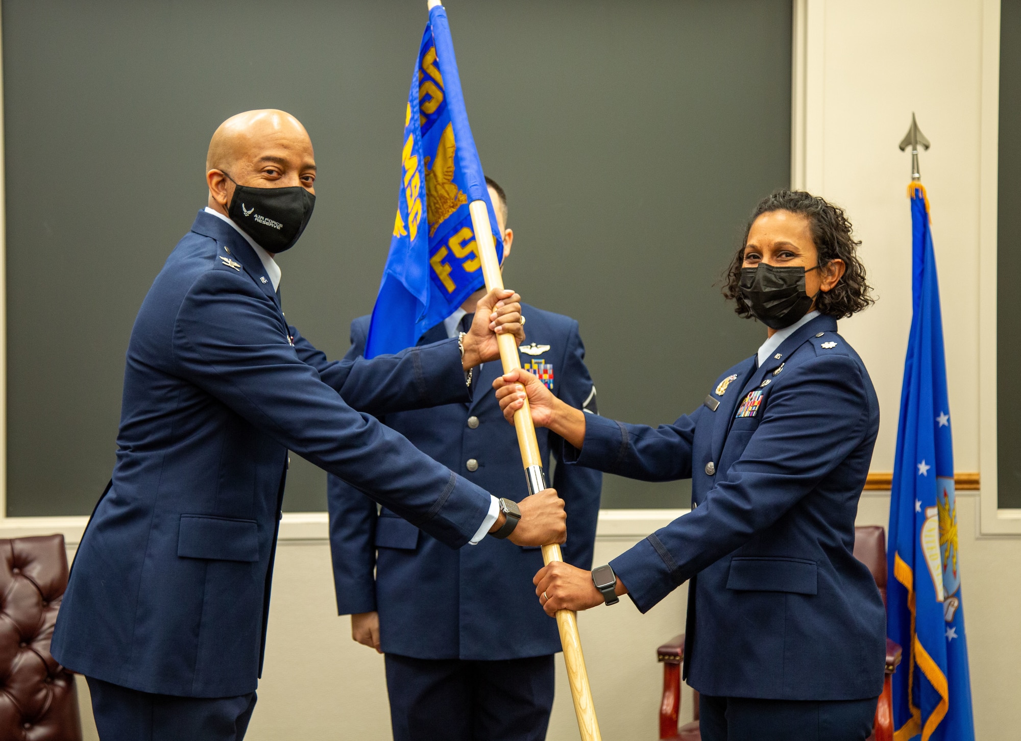 Command passes unit flag to new commander.