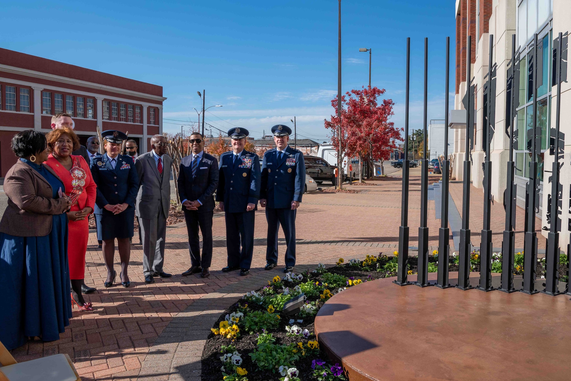 photo of Col. Eries Mentzer, Lora McClendon, sculptor Ian Mangum, Virginia Whitfield and  Lt. Gen. Brad Webb and Rosa Parks sculpture