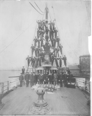 A photo of the USRC SEMINOLE's crew, 1913.