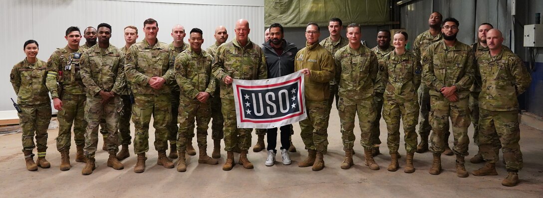 Group of servicemen and women
