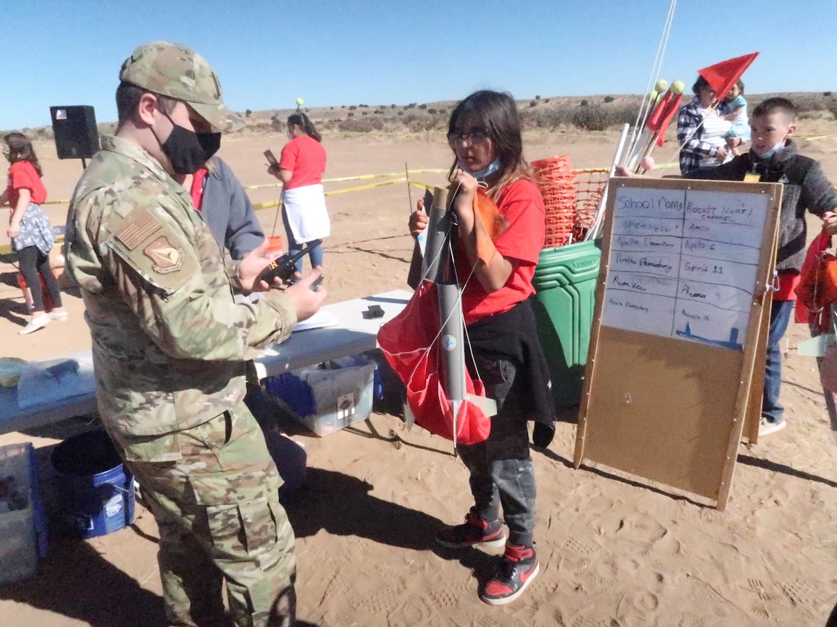 Air Force Research Laboratory’s STEM Academy holds a rocket launch for Albuquerque area students. AFRL 1st Lt. Caleb Sapp advises a student on her team’s rocket. (U.S. Air Force photo/Stephen Burke)
