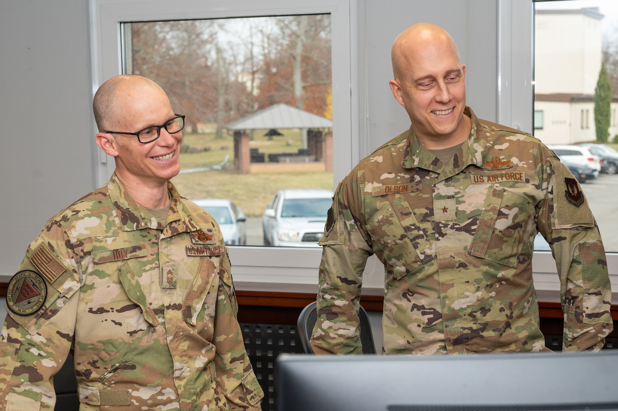 Two military members standing in an office.