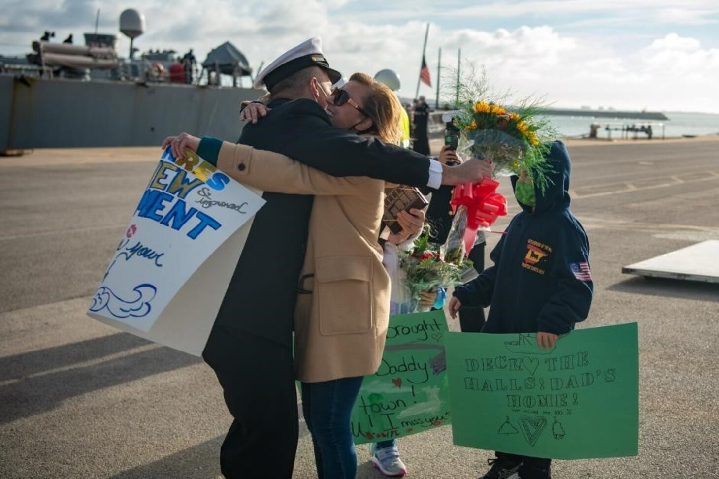 211210-N-RY670-1519 
NAVAL STATION ROTA, Spain (Dec. 10, 2021) Sailors reunite with their families after the Arleigh Burke-class guided-missile destroyer USS Porter (DDG 78) returns to Naval Station (NAVSTA) Rota, Spain, Dec. 10, 2021. Porter concluded its 10th patrol in the U.S. Sixth Fleet area of operations in support of U.S. national security interests in Europe and Africa. (U.S. Navy photo by Mass Communication Specialist 2nd Class Jacob Owen)