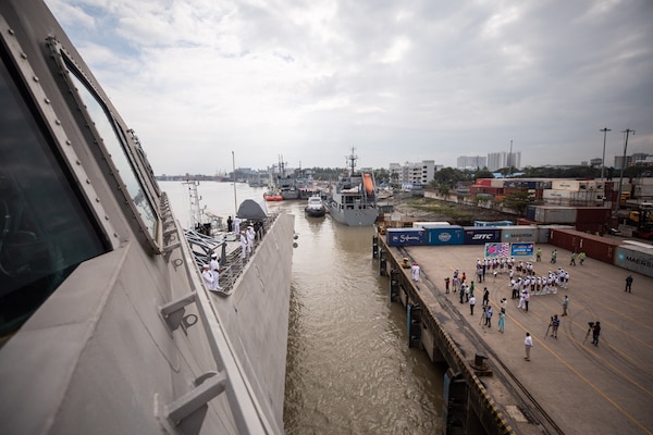 CHATTOGRAM, Bangladesh (Dec. 8, 2021) – The Independence-variant littoral combat ship USS Tulsa (LCS 16) arrives at Chattogram, Bangladesh, during Cooperation Afloat Readiness and Training (CARAT) Bangladesh 2021. In its 27th year, CARAT series is comprised of multinational exercises, designed to enhance U.S. and partner navies’ abilities to operate together in response to traditional and non-traditional maritime security challenges in the Indo-Pacific region. Tulsa, part of Destroyer Squadron (DESRON) 7, is on a rotational deployment, operating in the U.S. 7th Fleet area of operations to enhance interoperability with partners and serve as a ready-response force in support of a free and open Indo-Pacific region. (U.S. Navy photo by Mass Communication Specialist 1st Class Devin M. Langer)