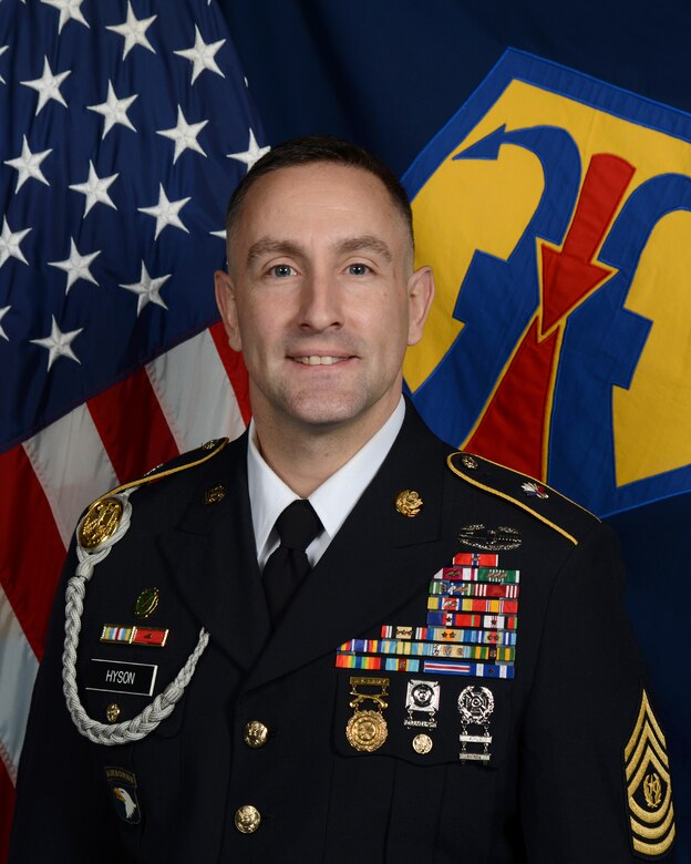 ミリタリー Walking U.S Army Sergeant In Focus: Master Sgt. Janet Lindsay > 419th Fighter Wing > News