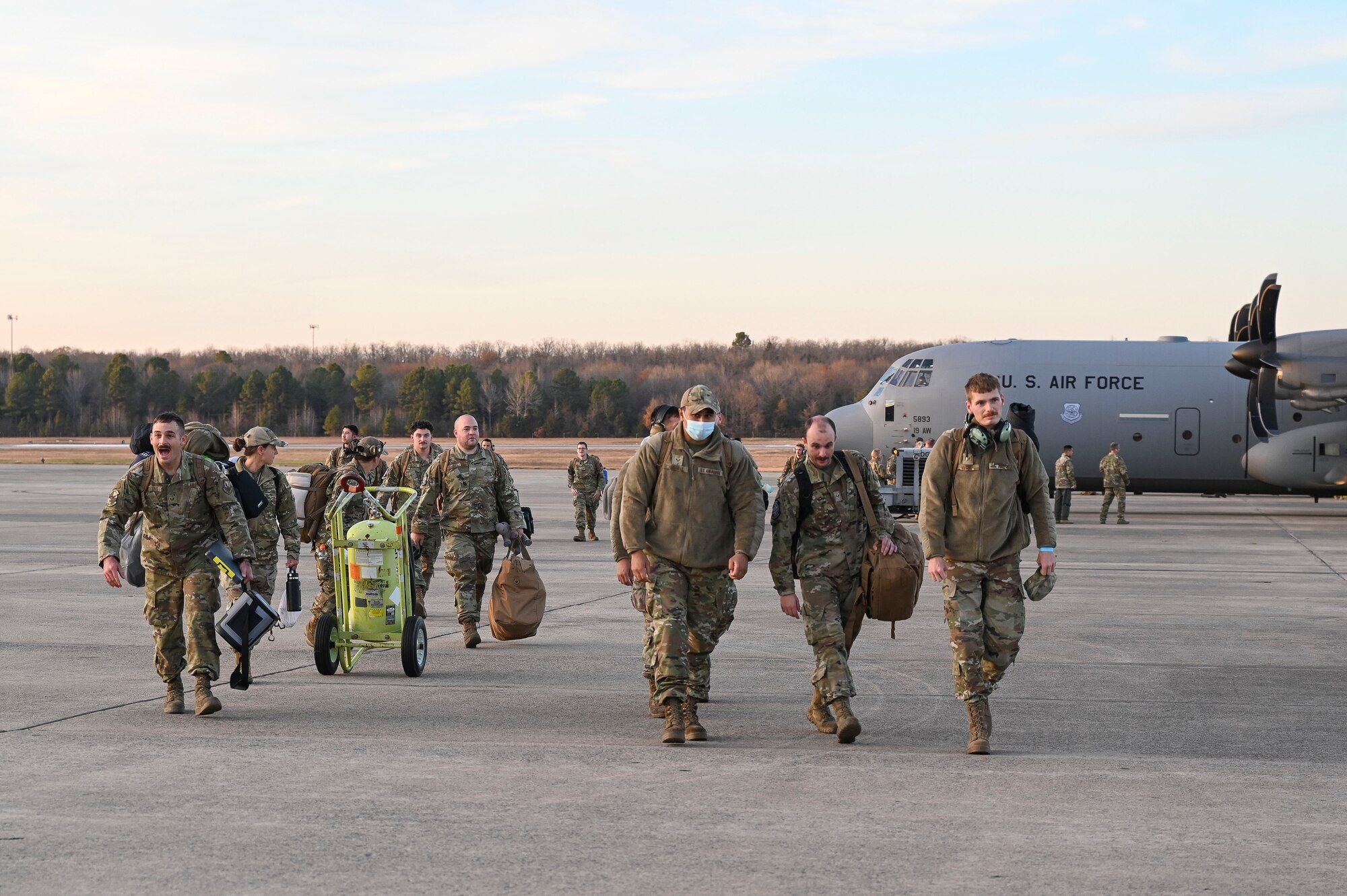 Airmen return from deployment.