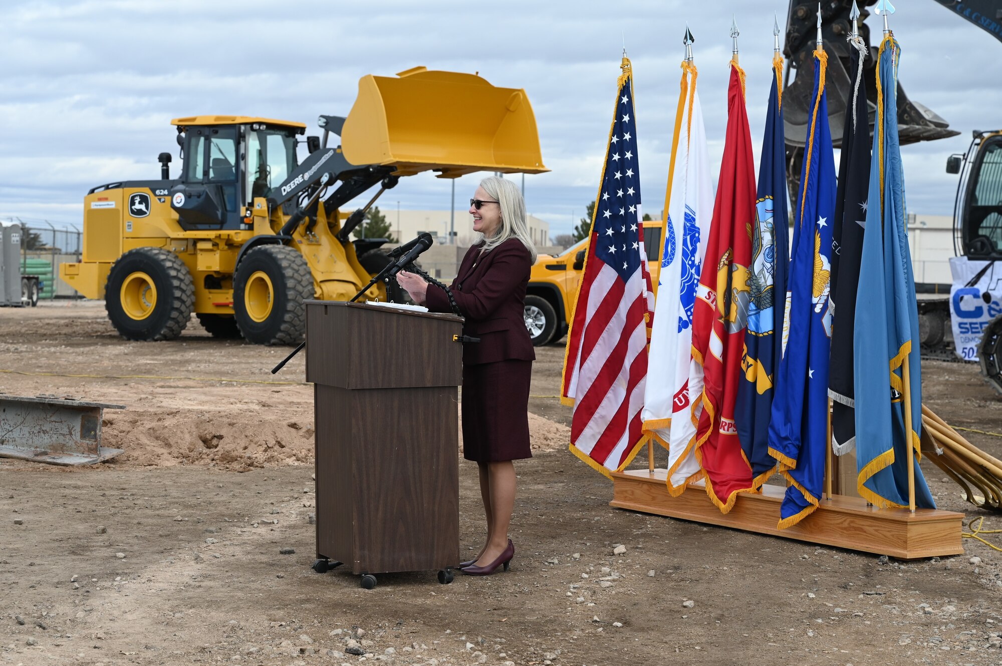 Ms. Lisa Swan, Director of Acquisition, Contracts and Logistics for the Defense Threat Reduction Agency speaks to the audience