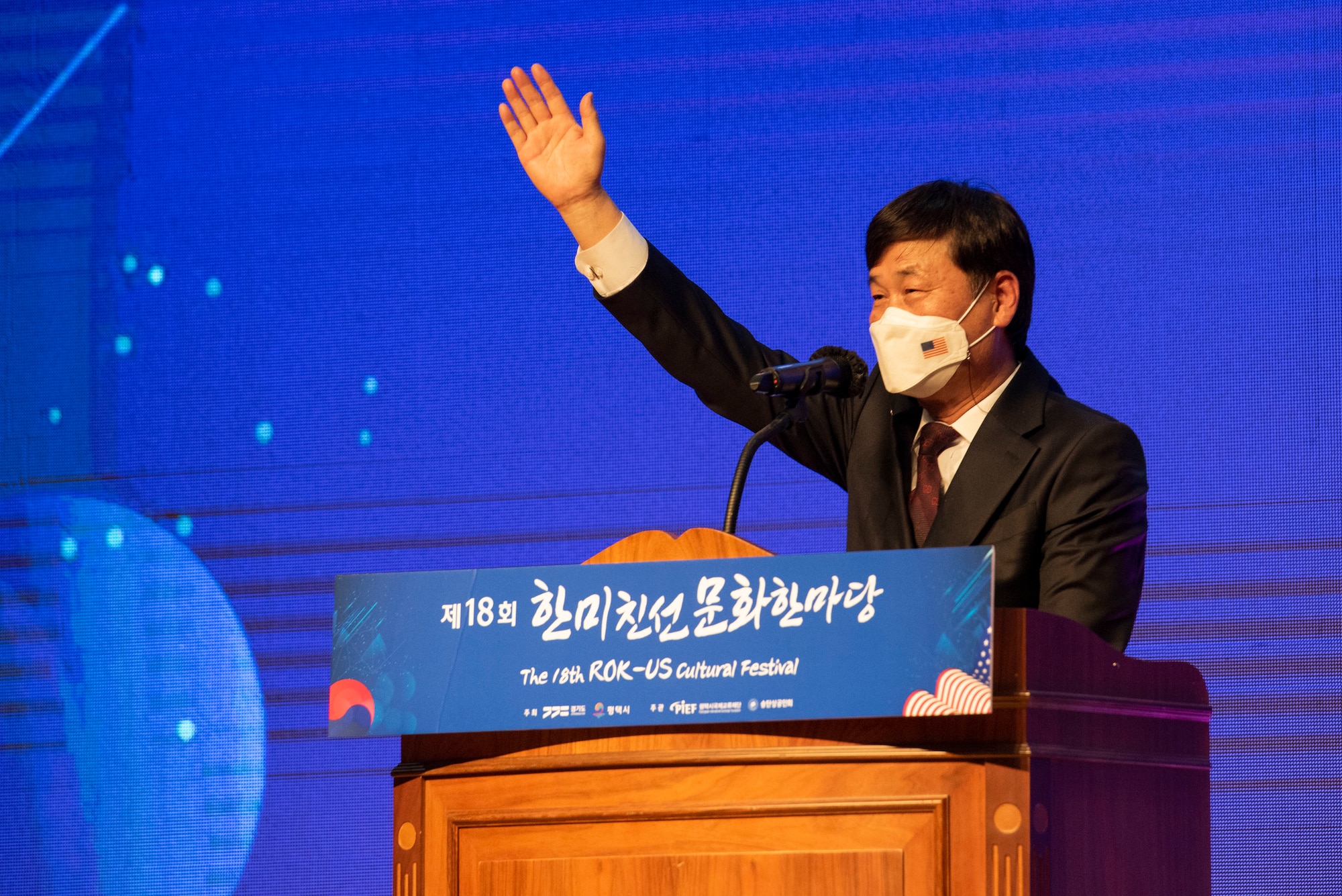 Mr. Jang-seon Jung, Pyongtaek City mayor, speaks at the 18th annual Korean-American Cultural Friendship Festival
