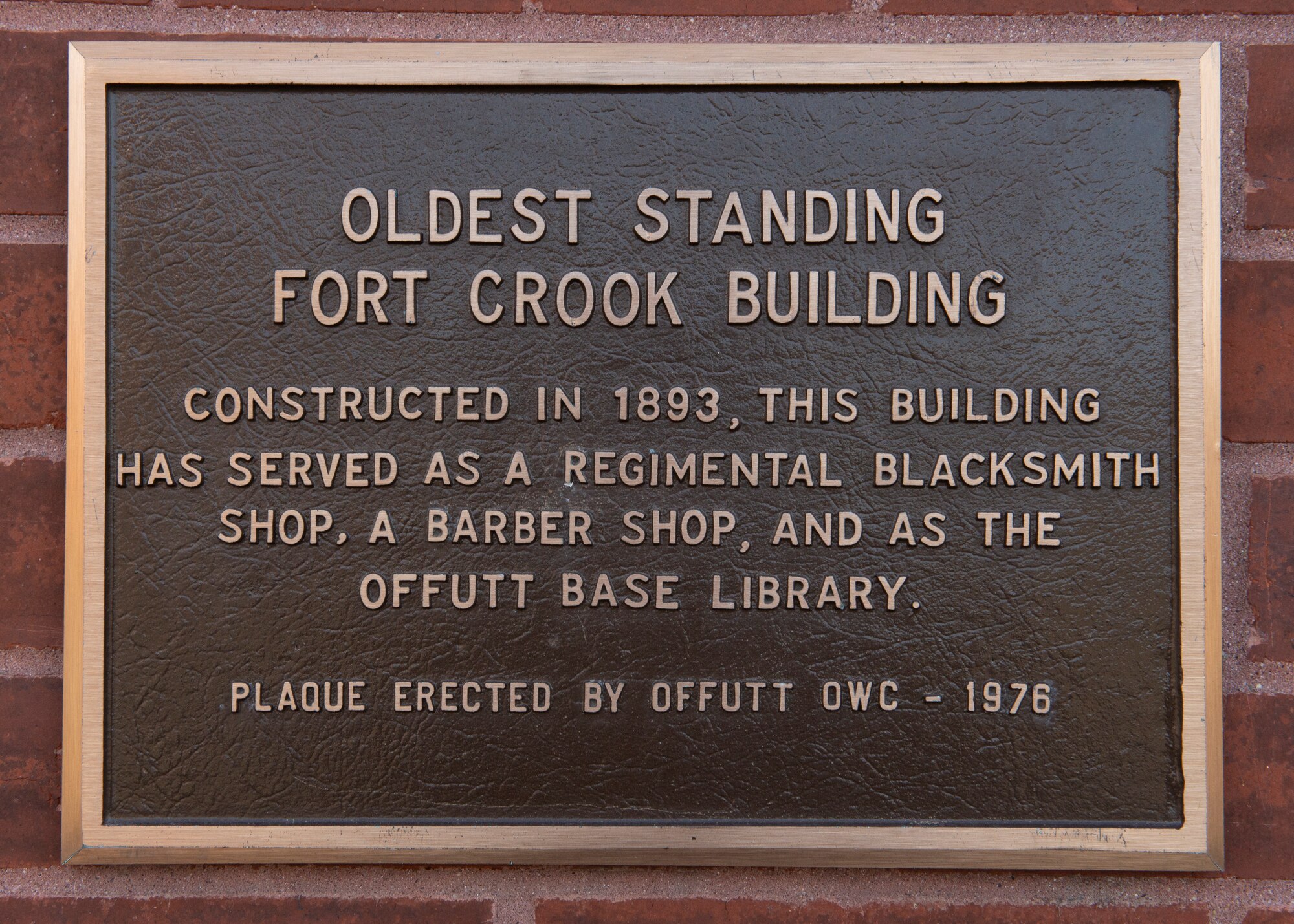 image of plaque titled oldest standing Fort Crook building with information on construction year and what building was used for