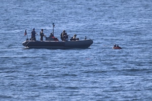 211215-N-NO146-1004
GULF OF OMAN (Dec. 15, 2021) U.S. Sailors assigned to coastal patrol ship USS Sirocco (PC 6) assist mariners in distress in the Gulf of Oman, Dec. 15.