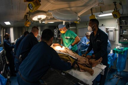 211207-N-LR904-4161 PACIFIC OCEAN (Dec. 6, 2021) – Sailors situate a patient in an operating room during a casualty evacuation training exercise aboard amphibious assault ship USS Makin Island (LHD 8) during exercise Steel Knight 22 (SK22), Dec. 6. SK22 is a 1st Marine Division led annual training exercise which enables the Navy-Marine Corps team to operate in a realistic, combined-arms environment to enhance naval warfighting tactics, techniques and procedures. (U.S. Navy photo by Mass Communication Specialist 2nd Class Jacob D. Bergh)