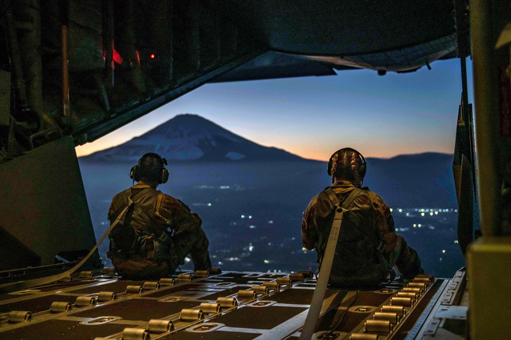 Airmen look out over Mount Fuji