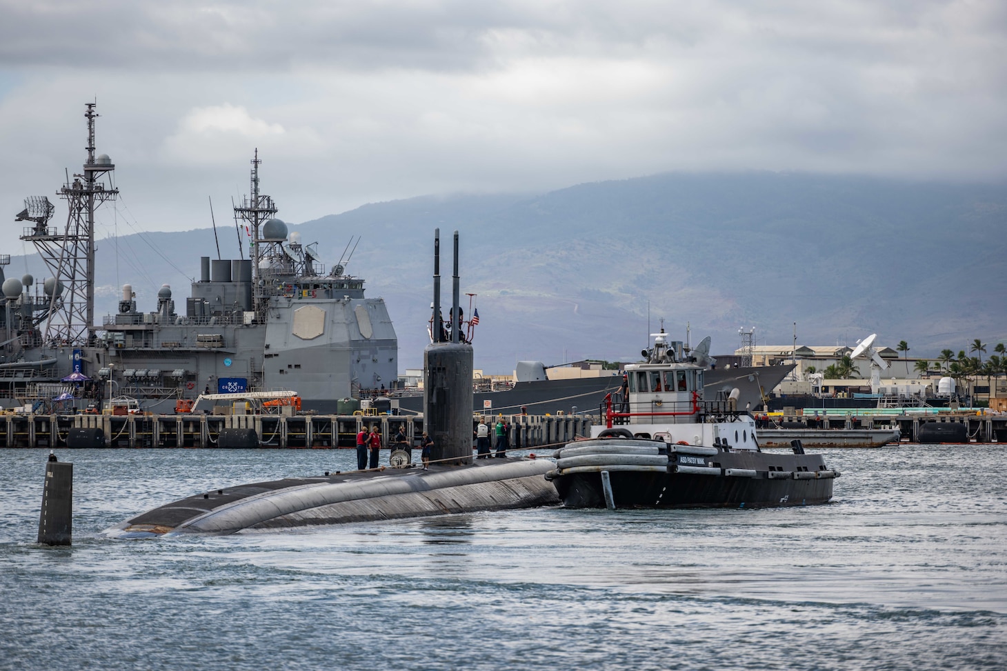 PEARL HARBOR, Hawaii (Dec. 8, 2021) The Los Angeles-class fast-attack submarine USS Jefferson City (SSN 759) departs Joint Base Pearl Harbor-Hickam as it heads to Naval Station Guam for a homeport shift. Jefferson City is capable of supporting various missions, including anti-submarine warfare, anti-surface ship warfare, strike warfare and intelligence, surveillance and reconnaissance. (U.S. Navy photo by Mass Communication Specialist 1st Class Michael B Zingaro/Released)