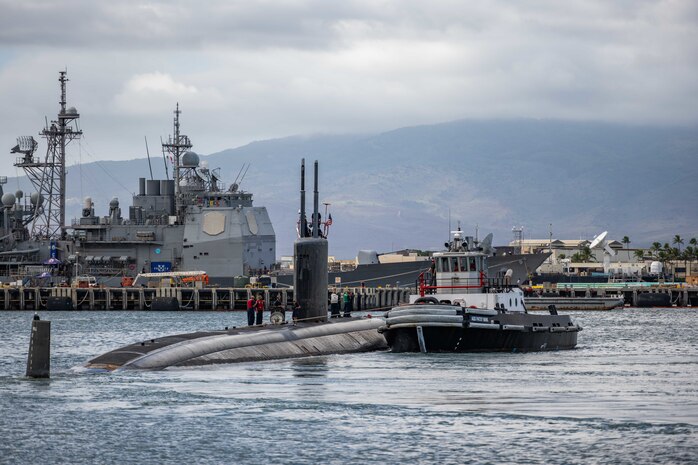 PEARL HARBOR, Hawaii (Dec. 8, 2021) The Los Angeles-class fast-attack submarine USS Jefferson City (SSN 759) departs Joint Base Pearl Harbor-Hickam as it heads to Naval Station Guam for a homeport shift. Jefferson City is capable of supporting various missions, including anti-submarine warfare, anti-surface ship warfare, strike warfare and intelligence, surveillance and reconnaissance. (U.S. Navy photo by Mass Communication Specialist 1st Class Michael B Zingaro/Released)