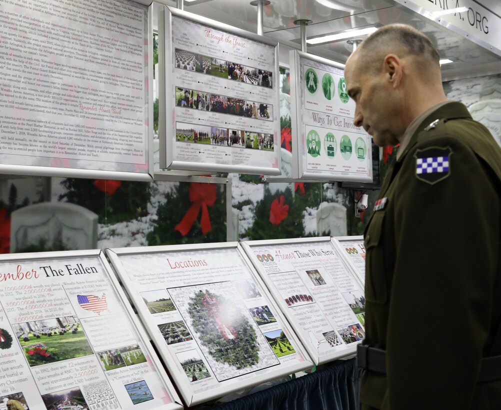 Army Reserve general honors fallen at Wreaths Across America event