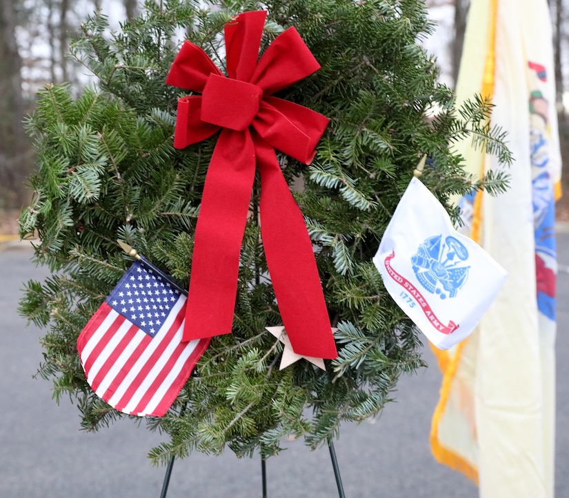 Army Reserve general honors fallen at Wreaths Across America event