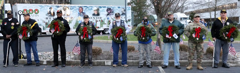 Army Reserve general honors fallen at Wreaths Across America event
