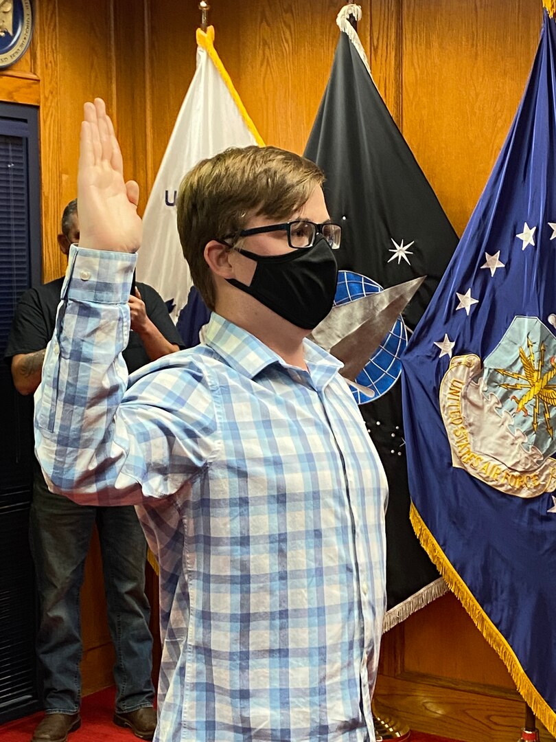 Just five days before the U.S. Space Force’s second birthday, 19-year-old Dakota Veale raises his right hand to enlist as Amarillo MEPS’ very first Space Force applicant.