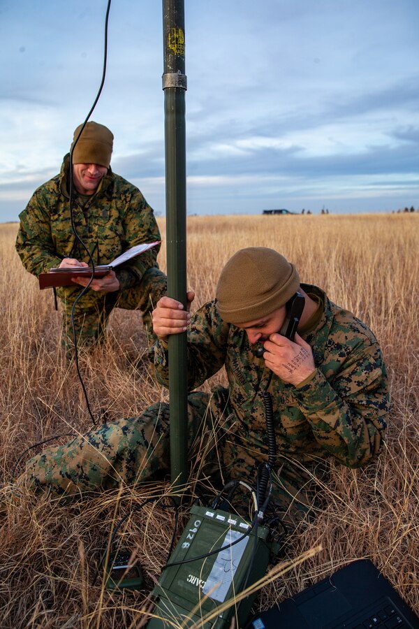 U.S. Marine Corps Master Sgt. Canon Richard, a native of Kinder, La., and an operations chief with 2d Marine Division (MARDIV), scores a Marine during the 2d MARDIV High-Frequency (HF) Competition at Fort Sill, Okla., Dec. 6, 2021.