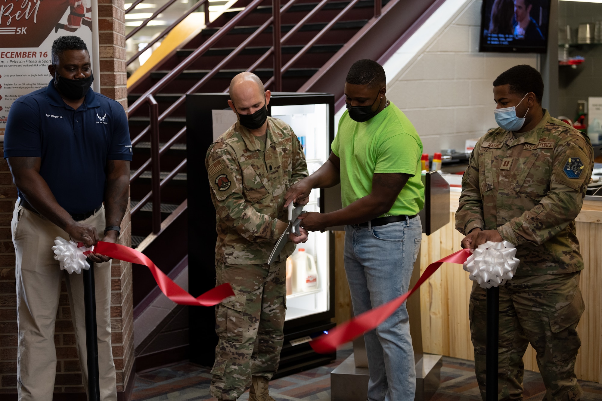 People cut ribbon.