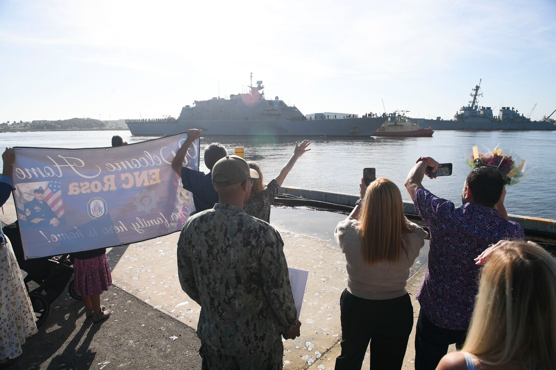 211217-N-DB801-0027
MAYPORT, Fla. - (Dec. 17, 2021) – Friends and family of the crew assigned to the Freedom-variant littoral combat ship USS Sioux City (LCS 11) welcome home the ship as it returns from a deployment to the U.S. 4th Fleet area of responsibility, Dec. 17, 2021. Sioux City was deployed to the U.S. 4th Fleet area of operations to support Joint Interagency Task Force South’s mission, which includes counter-illicit drug trafficking missions in the Caribbean and Eastern Pacific. (U.S. Navy photo by Mass Communication Specialist 1st Class Steven Khor/Released)
