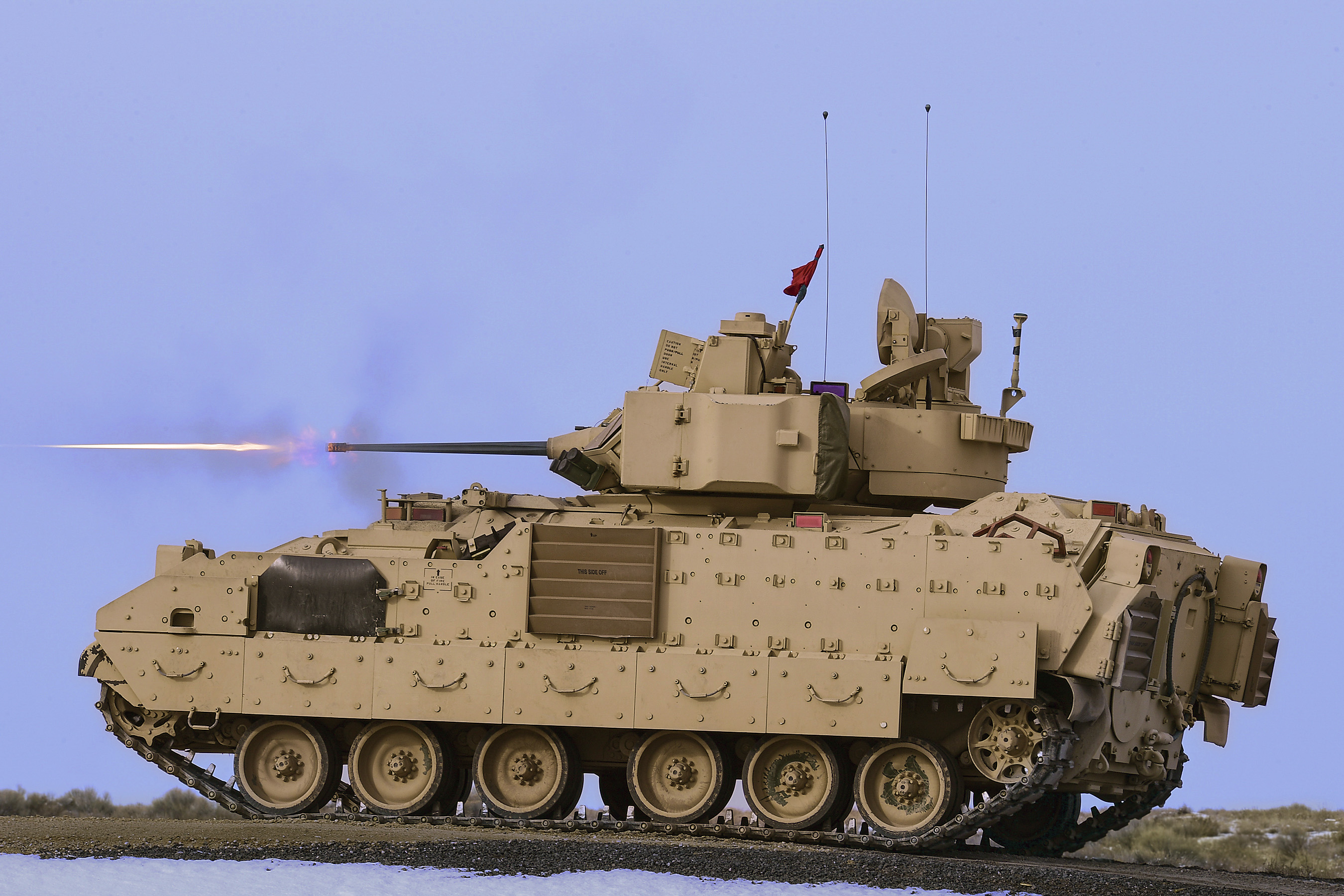 Бмп бредли сша. БМП Бредли 2022. M2 «Брэдли» Боевая машина. БМП Брэдли вооружение.