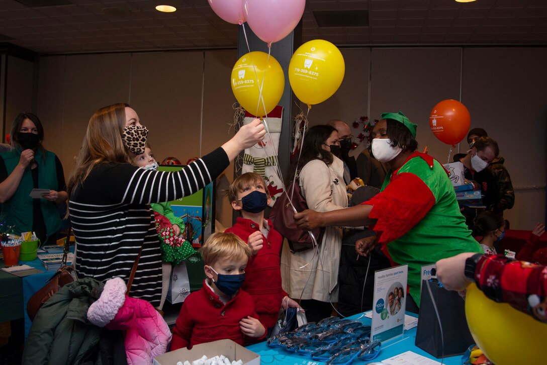 Kids getting balloons