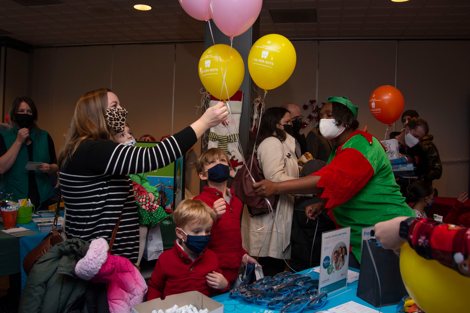 Kids getting balloons