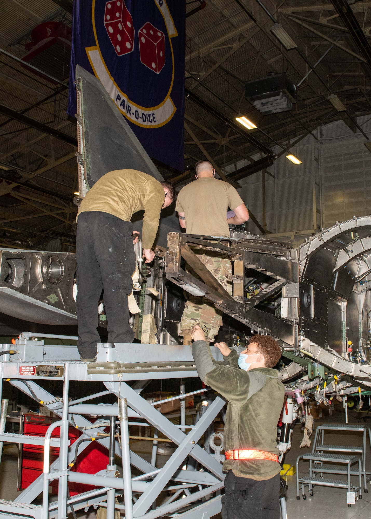 Airmen rebuild F-22 aircraft.