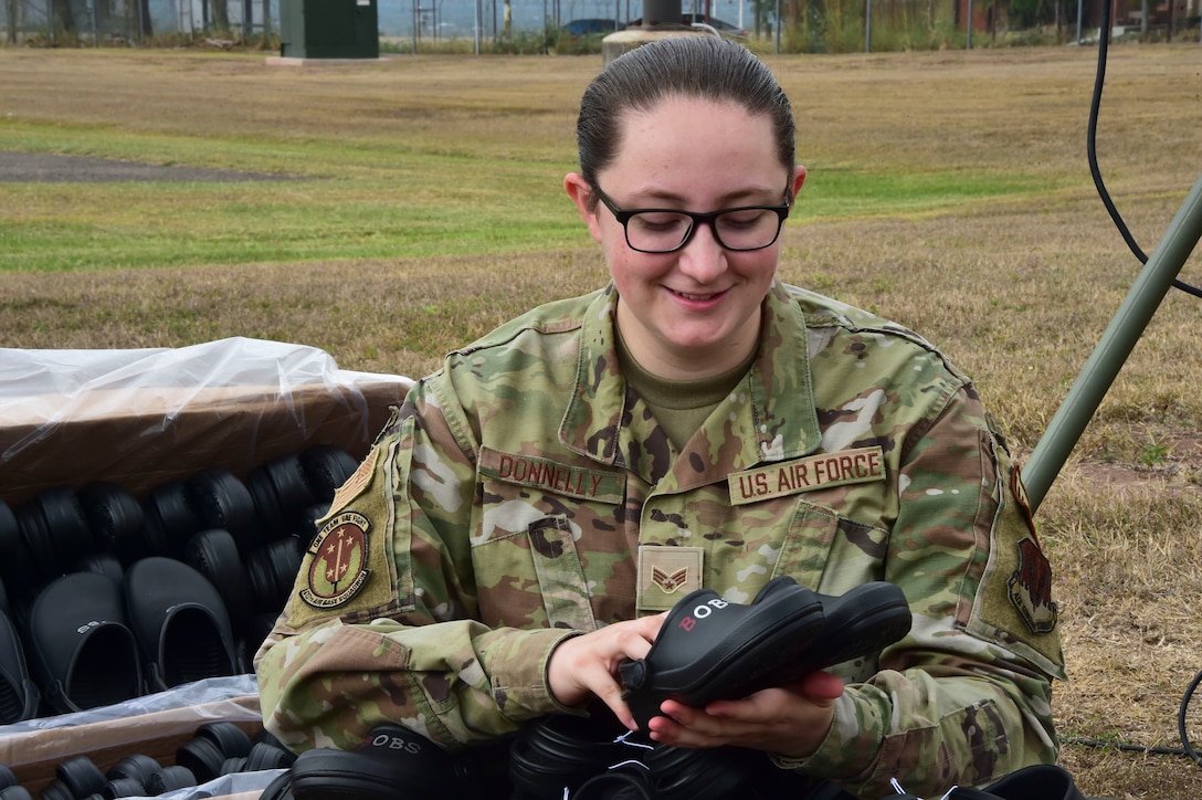 U.S. Air Force volunteer gives shoes to children in Honduras