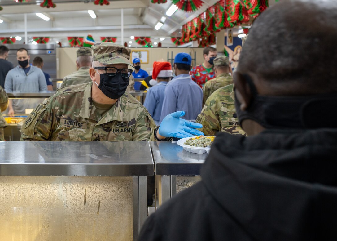 Soldier serves Christmas dinner in a dining facility