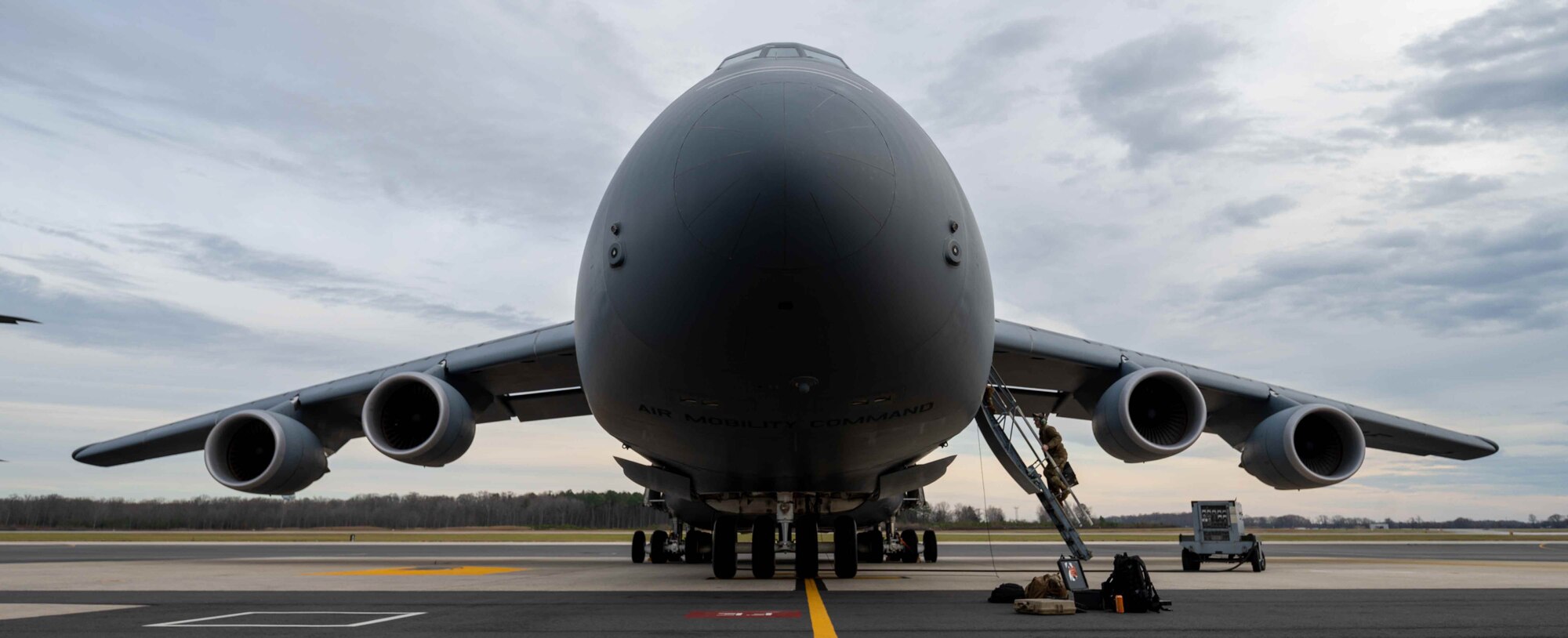 A C-5M Super Galaxy is prepared for a flight to Joint Base McGuire-Dix-Lakehurst, New Jersey, at Dover Air Force Base, Delaware, Dec. 17, 2021. The 9th Airlift Squadron delivered supplies to aid the Joint Base Pearl Harbor-Hickam (JBPHH), Hawaii water quality recovery, a joint U.S. military initiative working closely with the State of Hawaii, Department of Health, Honolulu Board of Water Supply, U.S. government and independent organizations to restore a safe water delivery system to JBPHH military housing communities through testing, treatment, and repair. For detailed information, including available resources and locations, and news, go to www.navy.mil/jointbasewater. (U.S. Air Force photo by Senior Airman Faith Schaefer)