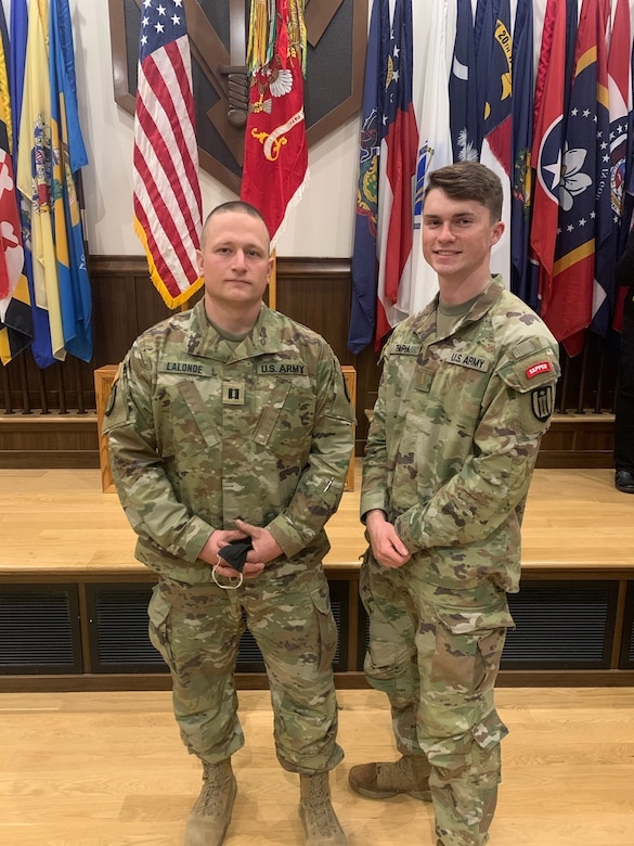 Dynamic duo graduate elite Sapper Leader Course ></noscript> U.S. Army ...