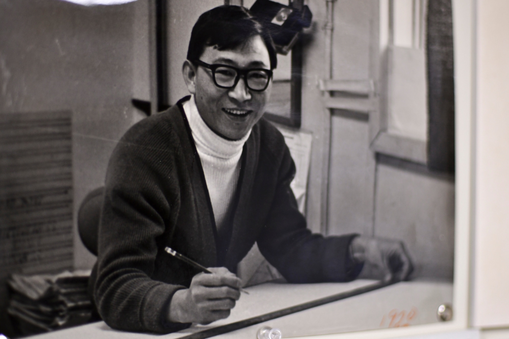 A photo of a Korean graphics technician hangs on the wall.