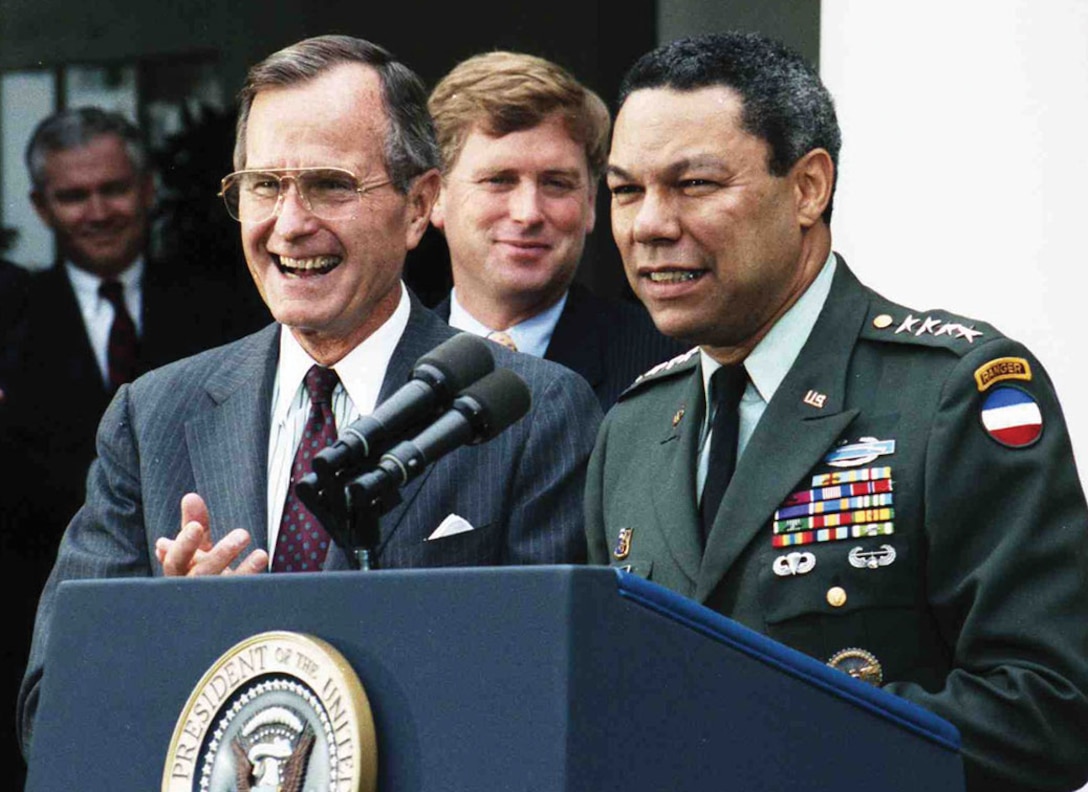 President George H.W. Bush announces selection of General Powell as Chairman of the Joint Chiefs of Staff, August 10, 1989 (George H.W. Bush Presidential Library)